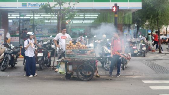 Các món ăn đường phố hấp dẫn và phong phú tại Phố Tựu Liệt